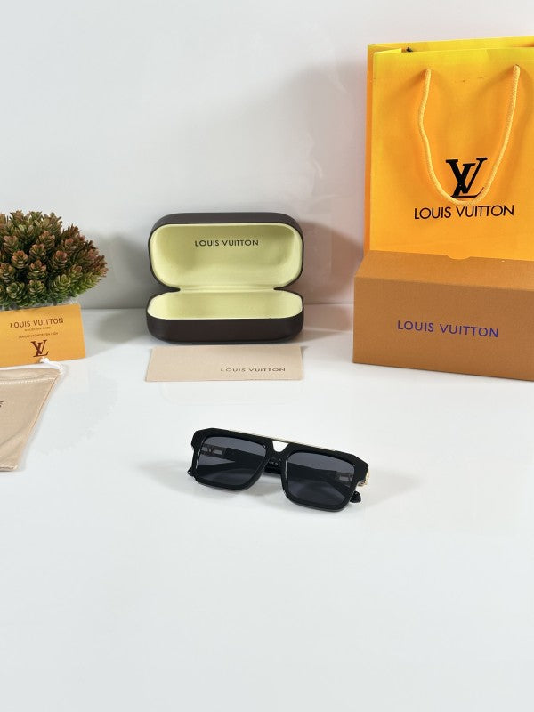 Louiis Vuiitton Gold Black Elegent Sunglasses