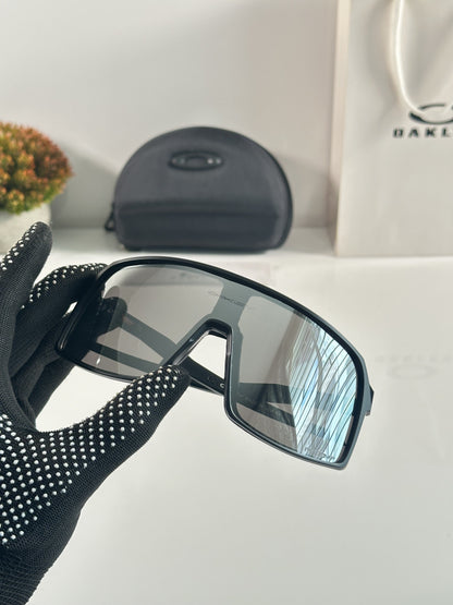 Oaklley Black and Silver Mercury Asthetic Sport Sunglasses