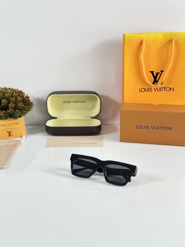 Louiis Vuiitton Unisex Black Sunglasses