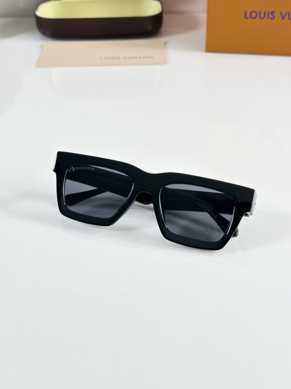Louiis Vuiitton Unisex Black Sunglasses
