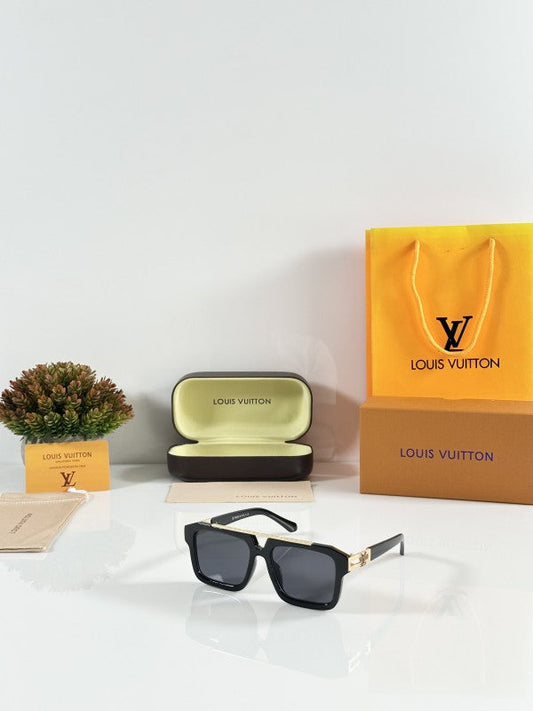 Louiis Vuiitton Gold Black Elegent Sunglasses