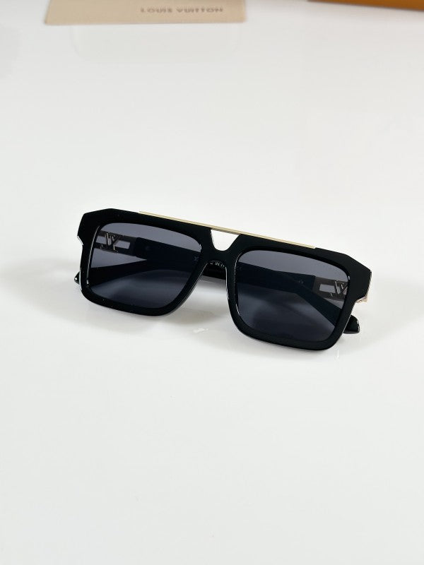 Louiis Vuiitton Gold Black Elegent Sunglasses