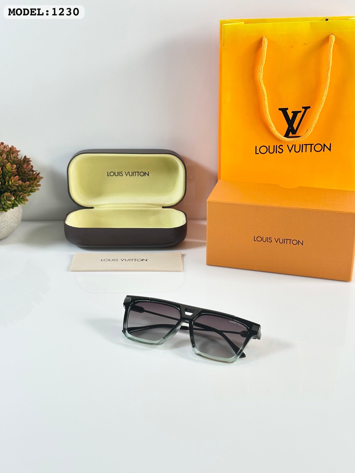 LOUIIS VUITTON UNISEX GUN GREEN SUNGLASSES